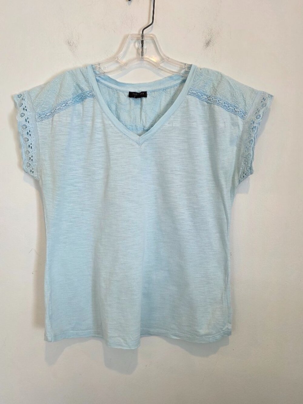 Talbots Embroidered & Eyelet V-Neck Tee, Size MP, Like New